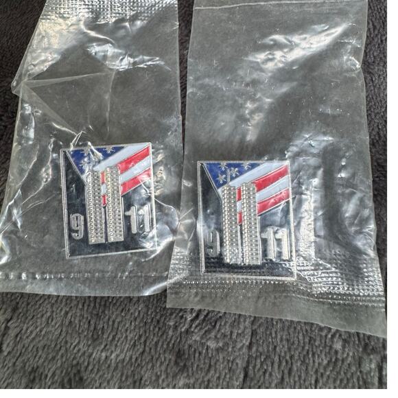 None and/or Unknown Accessories - 9/11 Twin Towers Flag Enamel Pins in Packaging